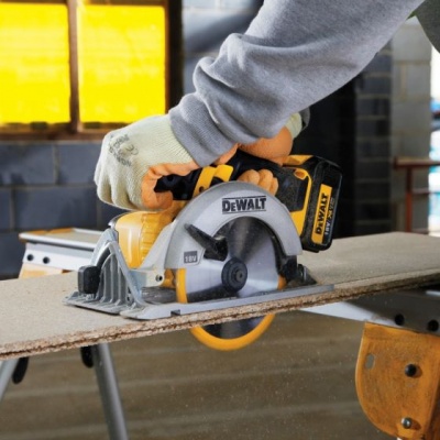 DeWalt 18v DCS391N Heavy Duty XR 165mm Circular Saw 18 Volt Inc Blad